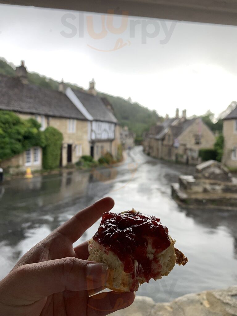The Little Picnic Shop In Castle Combe