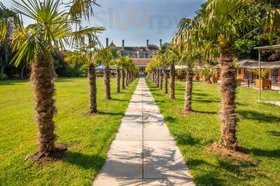 The Manor Pub & Grill