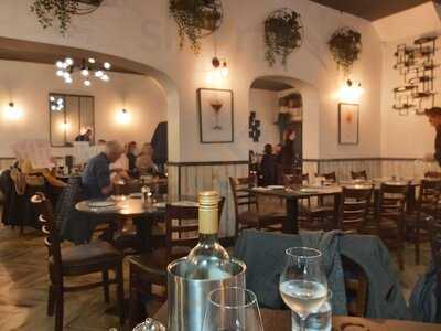 Escape Restaurant & Bar