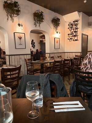 Escape Restaurant & Bar