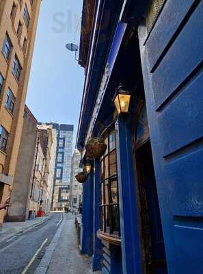 The Denbigh Castle Pub