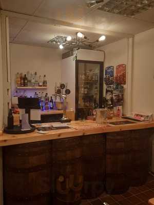 Ivy's Cafe And Ale Room