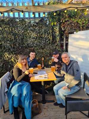 Ivy's Cafe And Ale Room