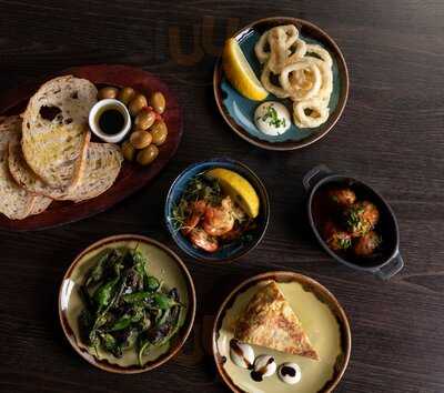 Tapas La Casa Bar & Restaurant