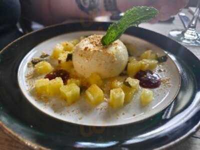 Henry Viii's Bar & Brasserie