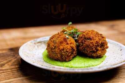 Merlot Garden Bar & Restaurant