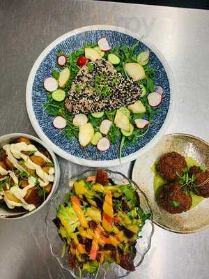 Merlot Garden Bar & Restaurant