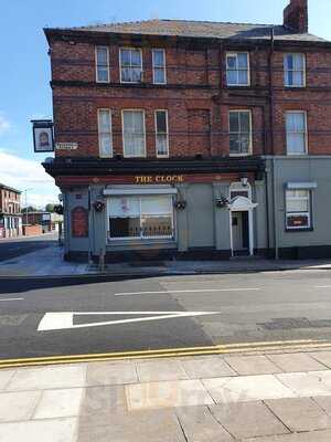 The Clock Free House