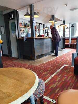 The Grove Free House