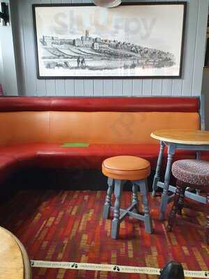 The Grove Free House