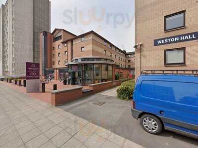 Pendulum Hotel – Garden Bar And Restaurant