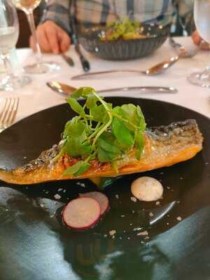 Rhodri’s By The Lake