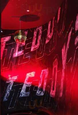 Teddy's Bar