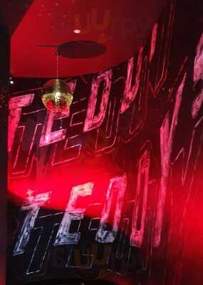 Teddy's Bar