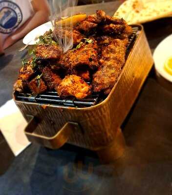 Akaya Restruant & Lounge (halal)