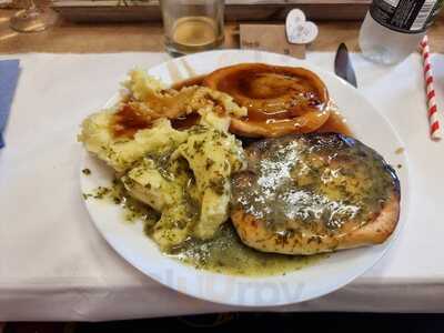 Chloe's Traditional Pie & Mash