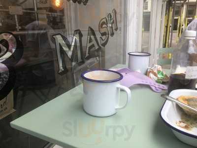 Chloe's Traditional Pie & Mash