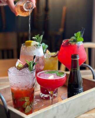 Maggie Elliott And The Three Pillars