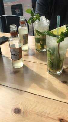 Maggie Elliott And The Three Pillars