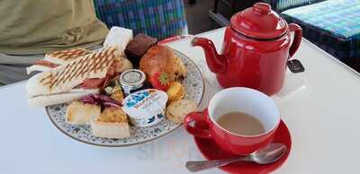 Drake Teas On The Bus