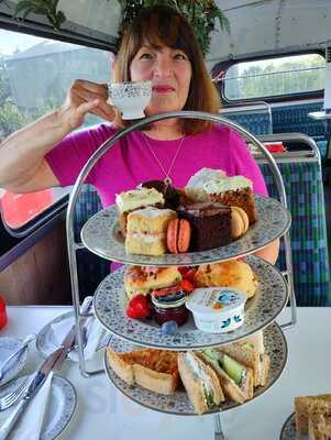 Drake Teas On The Bus