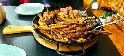 Minas Restaurant & Bar