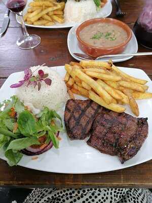 Minas Restaurant & Bar