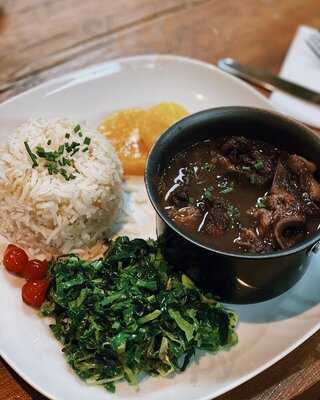 Minas Restaurant & Bar