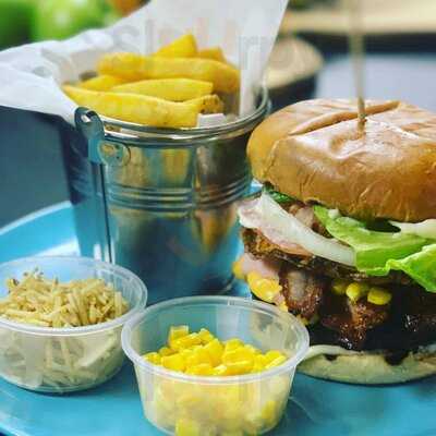 Minas Restaurant & Bar