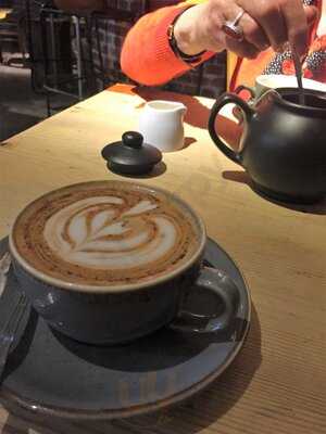 Needlemakers - Roundhill