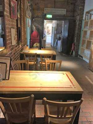 Needlemakers - Roundhill