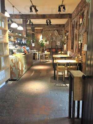 Needlemakers - Roundhill