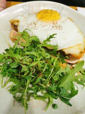 Basco's Cafe & Bistro