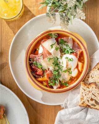 Basco's Cafe & Bistro