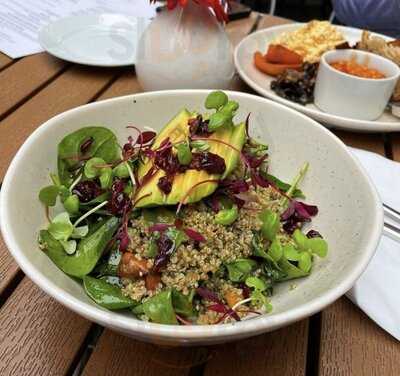 Basco's Cafe & Bistro