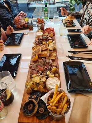 The Social Bar & Eatery