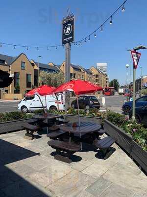 The Three Horseshoes