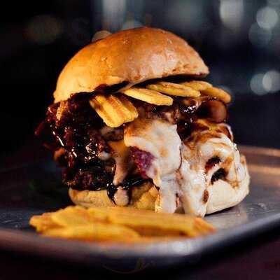 B.w.r - Burgers, Wings And Ribs