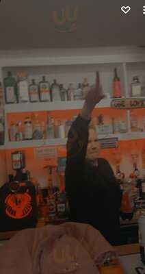 Huttons Bar And Grill