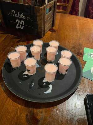 Huttons Bar And Grill