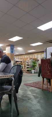 Hank's Deli And Cafe