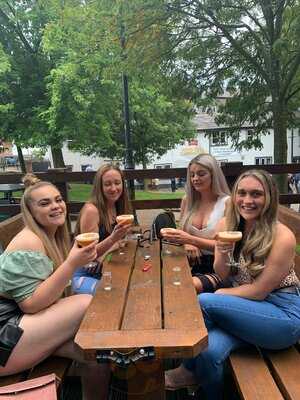 Hedera Bar & Restaurant