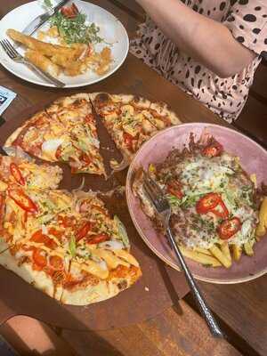 Hedera Bar & Restaurant