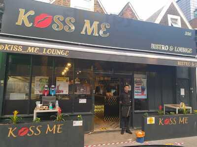 Kiss Me Lounge