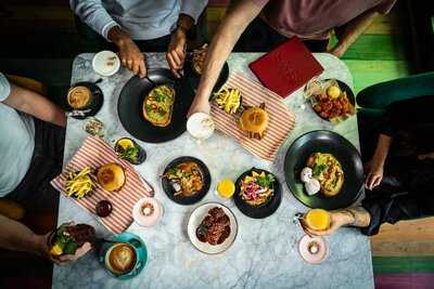 Sixes Social Cricket