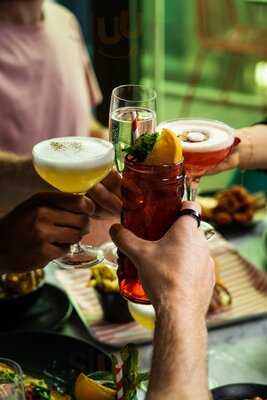 Sixes Social Cricket