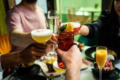 Sixes Social Cricket