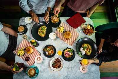 Sixes Social Cricket