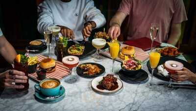 Sixes Social Cricket