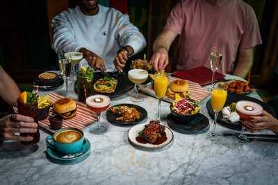 Sixes Social Cricket